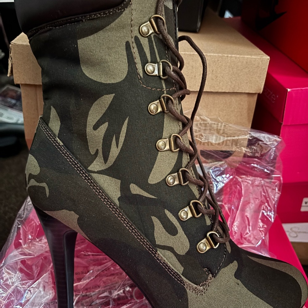 Shoe Dazzle Olive Green Camo Lace-Up Stiletto Ankle Boots